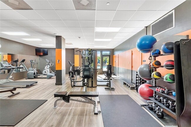 Foto del edificio - 90 Edgewater Dr