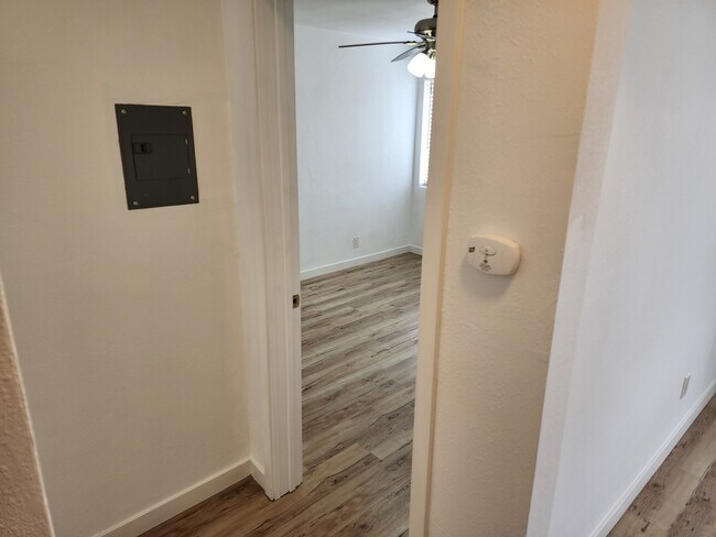 Foto del edificio - 6738 Tait St