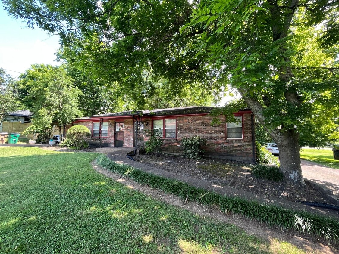 Foto principal - 1320 Coreland Dr