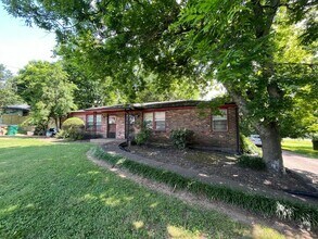 Building Photo - 1320 Coreland Dr