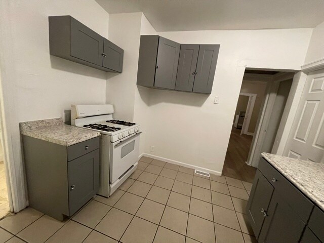 KITCHEN - 7 Armstrong Plz
