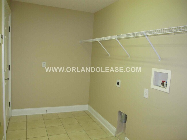 Foto del edificio - Spacious 4 Bed / 3.5 Bath Home in Gated To...