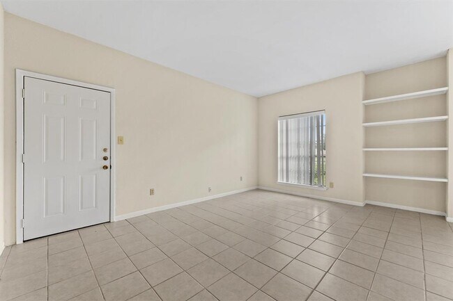 Foto del edificio - 2626 Holly Hall St