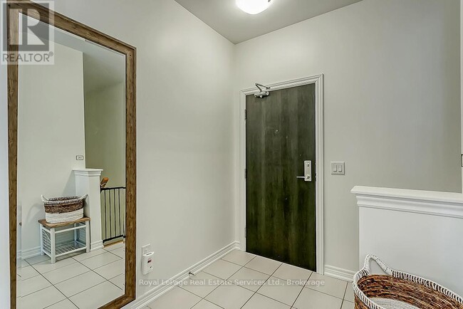 Building Photo - 276 Gatwick Dr