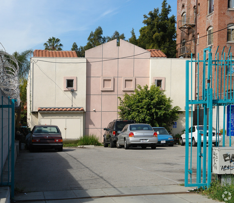Building Photo - 1240-1246 N Berendo St