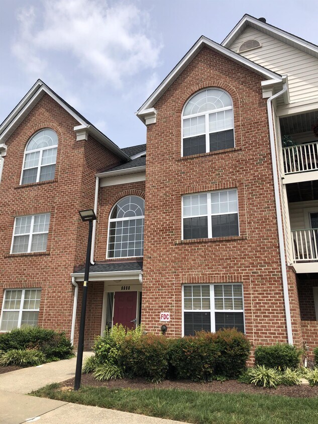 Foto principal - 6600 St Ignatius Dr