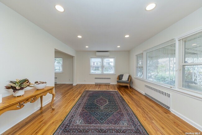 Building Photo - 165 Franklin Blvd