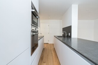 Building Photo - 365 Eglinton Ave E