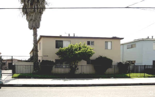 Foto del edificio - 11224 Klingerman St