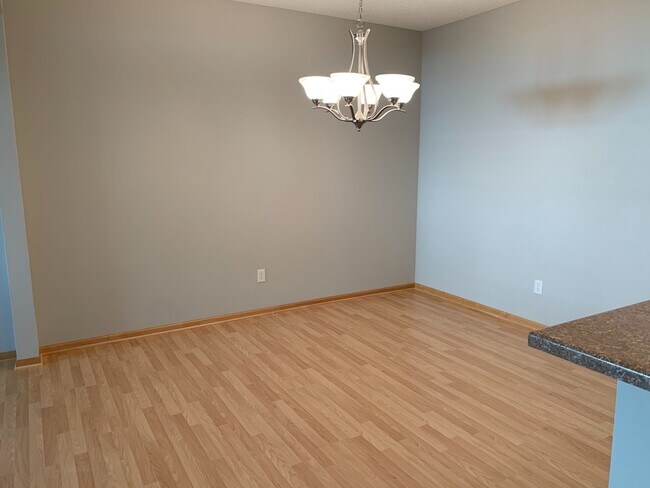 Foto del edificio - 2 Bed & 2.5 Bath with loft beautiful townh...