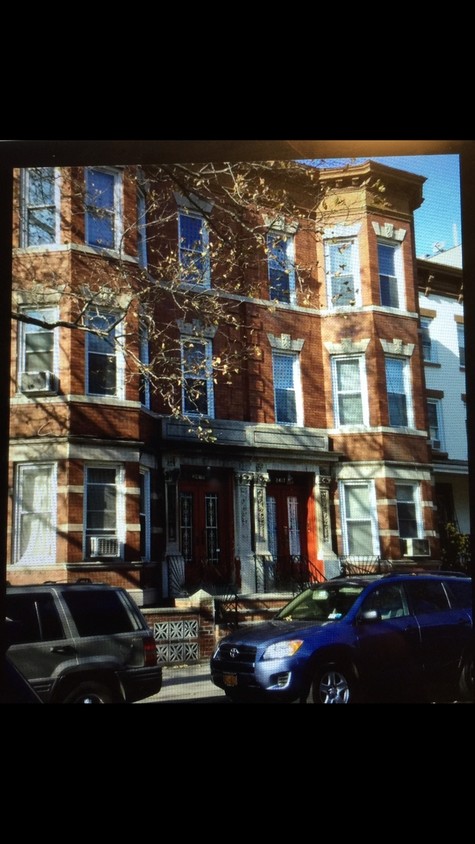 Foto principal - 2417 Lorillard Place
