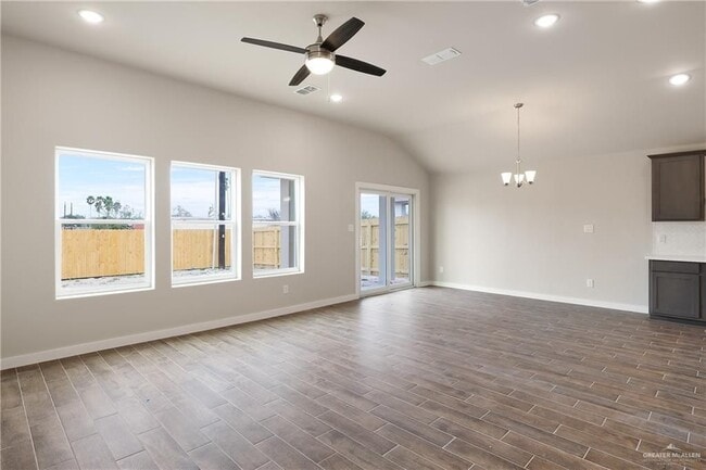 Building Photo - 5004 Oleander