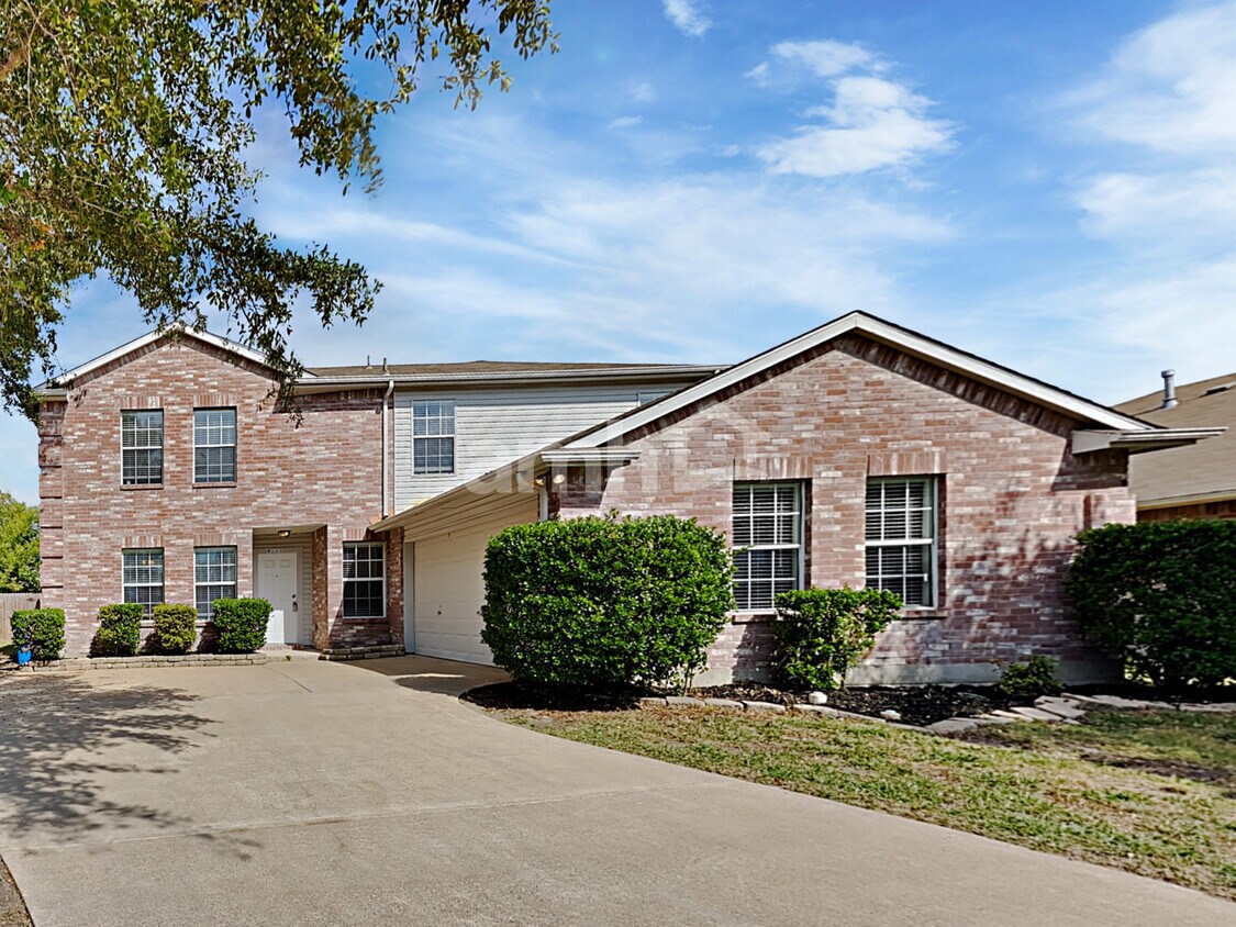 Foto principal - 8113 Lake Haven Dr