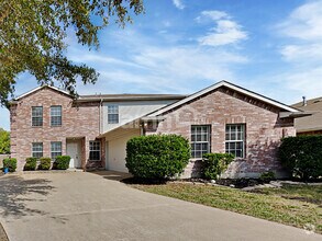 Building Photo - 8113 Lake Haven Dr