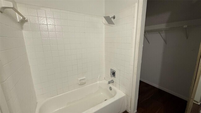 Foto del edificio - 9839 Walnut St