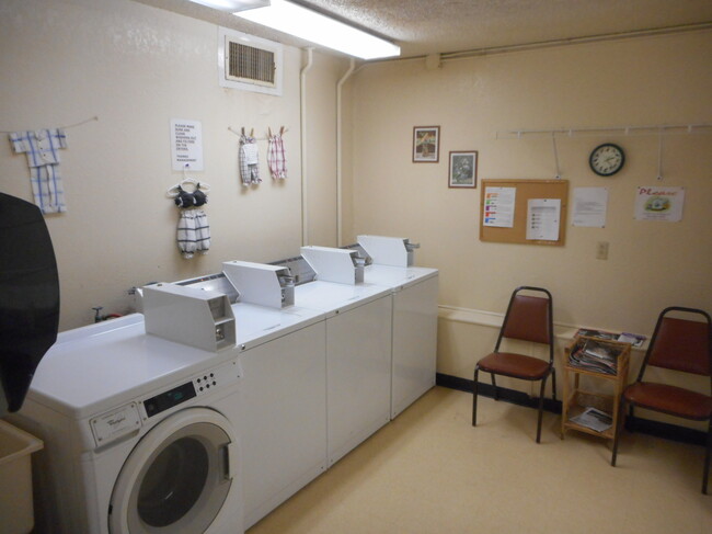 Laundry Facility - Parkview Place Apartments