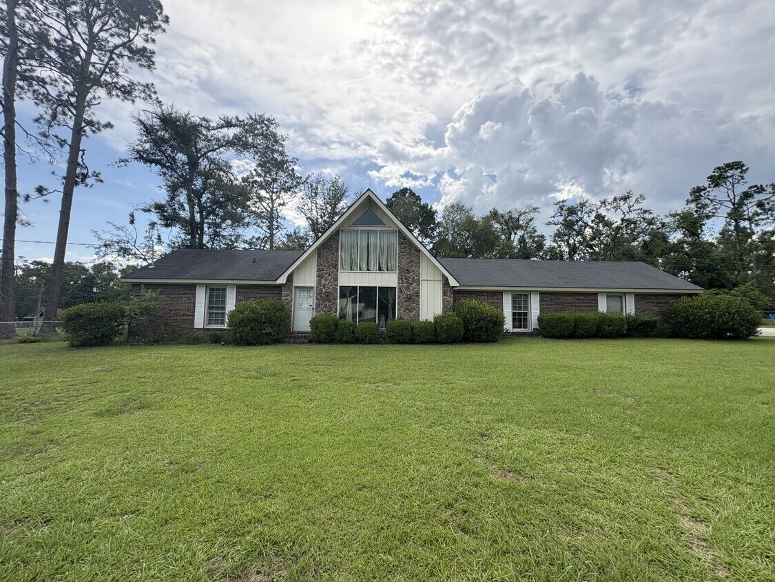 Foto principal - 1605 Clyde Blvd