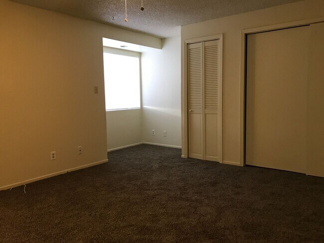 Foto del edificio - 4 Bedroom in South Reno