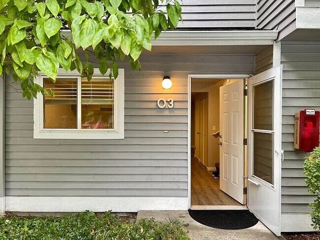 Foto del edificio - Charming Bothell Condo in a Fantastic Location! (Lower rent for 8 of 12 months