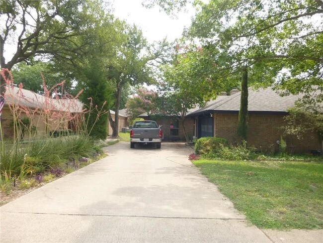Building Photo - 3214 Foxboro Dr