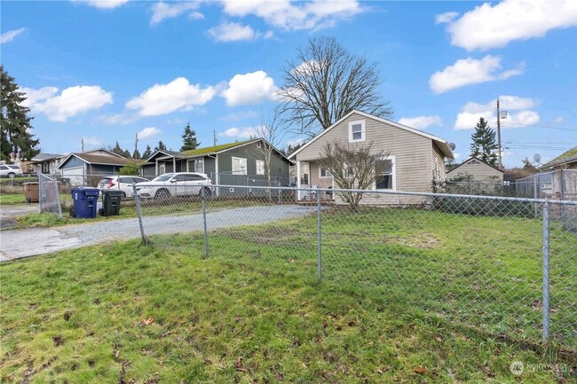 Building Photo - ***MOVE IN SPECIAL!!!*** Newly Remodeled 2...