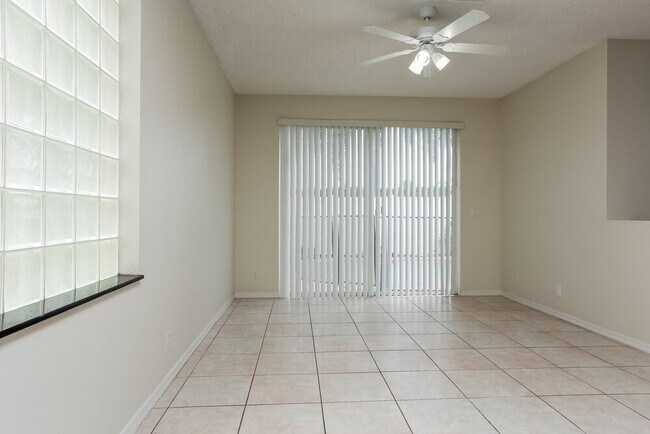 Foto del edificio - 6843 Torch Key St