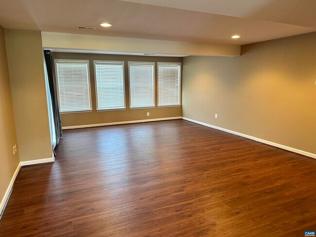 Building Photo - 12 Butterfield Ct