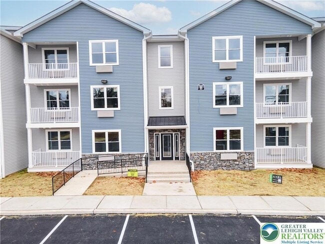 Building Photo - 948 N Front St