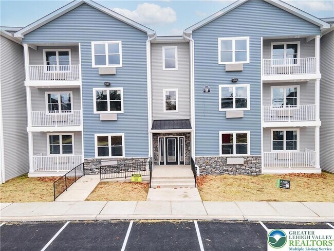Building Photo - 948 N Front St