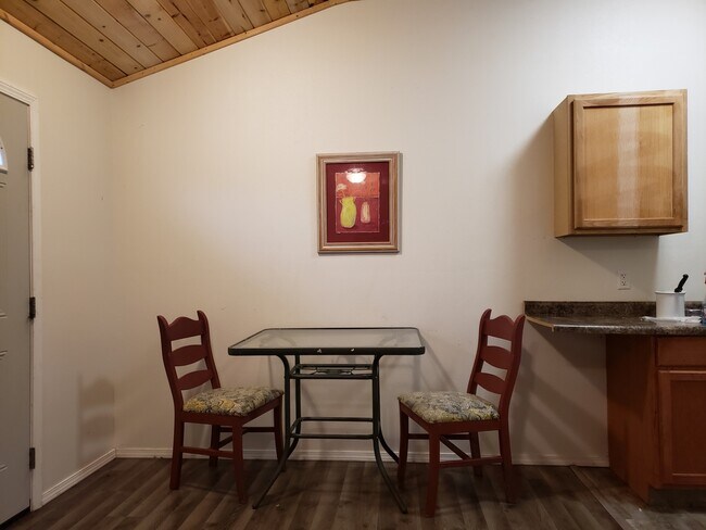 Building Photo - 210 Ember Dr
