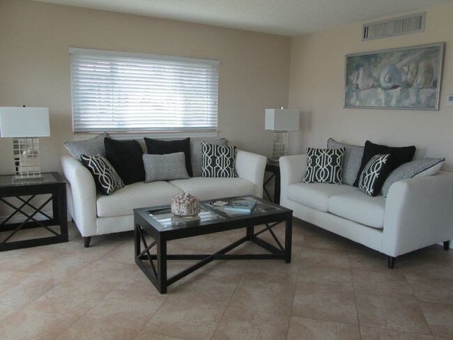 Building Photo - FURNISHED Luxury SAND KEY Living at its Best