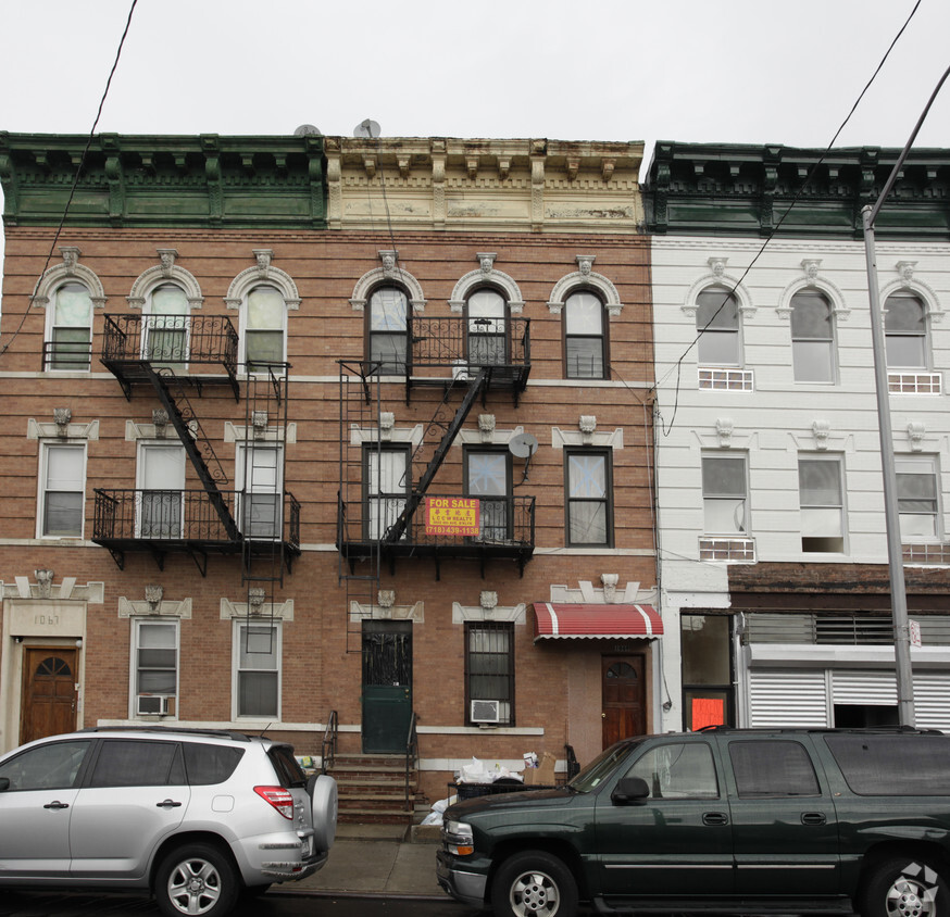 Building Photo - 1069 39th St