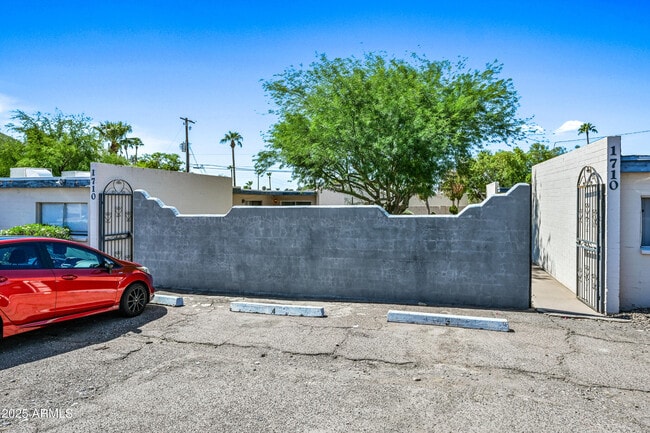 Building Photo - 1710 E Ocotillo Rd