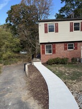 Building Photo - 111 Roberts Dr