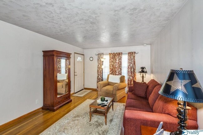 Building Photo - 2622 Brookline Dr NW