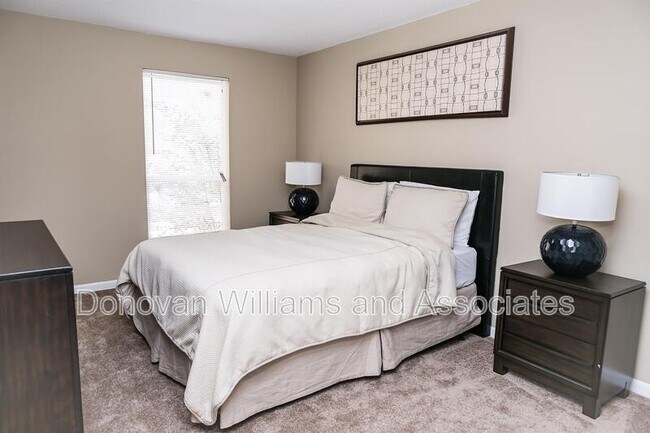 Building Photo - 4620 Central Ave