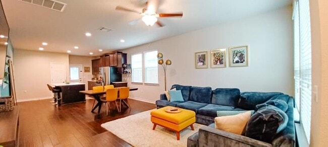 Building Photo - 1606 Los Olivios Way