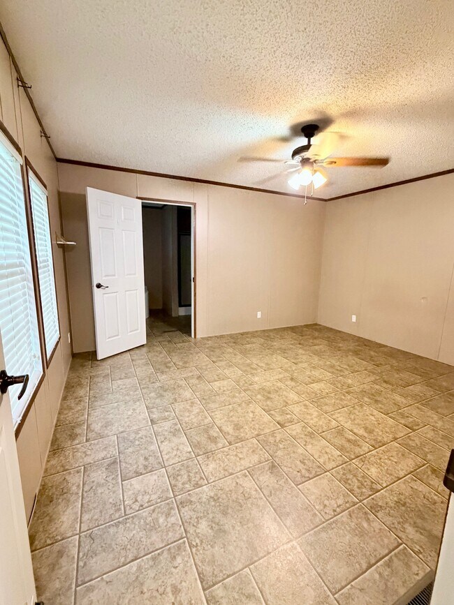 Foto del edificio - 45142 Sterling Rd