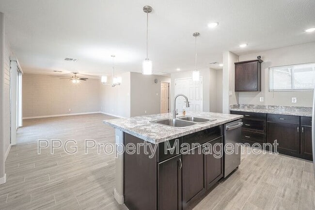 Building Photo - 4002 N 59th Dr