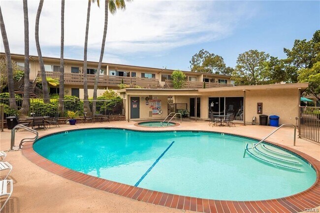 Foto del edificio - 26130 Narbonne Ave