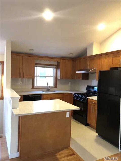 Foto del edificio - 46-41 204th St