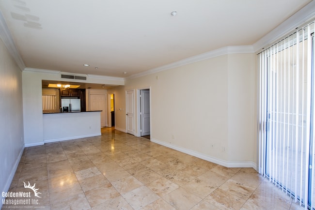 Building Photo - Elegant 1Bdm 1Ba Condo in Guard-Gated Las Vegas Community.