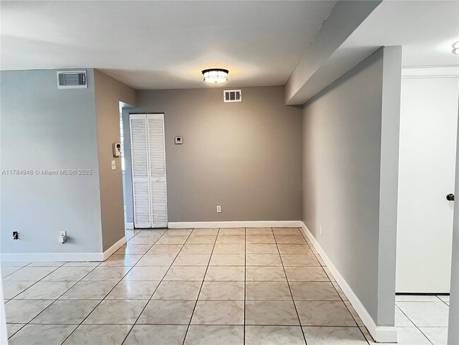Foto del edificio - 1200 SW 113th Ter
