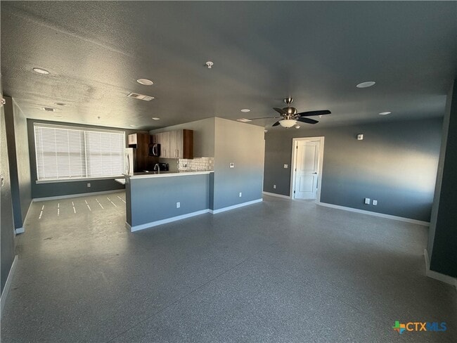 Building Photo - 103 E Central Ave