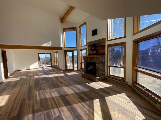Foto del edificio - Beautiful Home In South Evergreen!