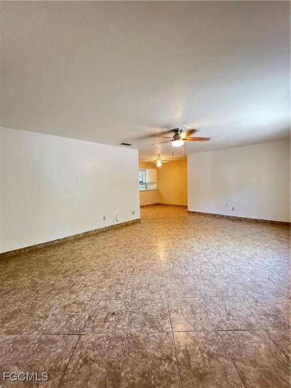 Building Photo - 1825 Oak Ln