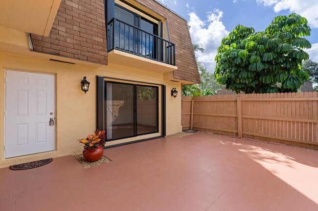 Building Photo - 226 Alemeda Dr