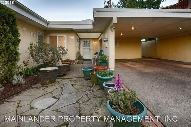 Primary Photo - 3022-3024 SW 12th Ave
