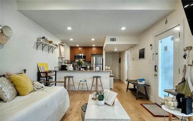 Foto del edificio - 4657 S Lowell Blvd