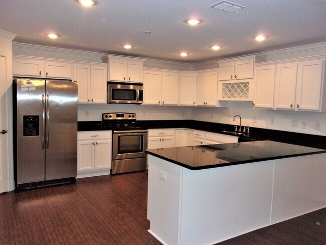 Building Photo - Southern Pines Dr. - 7960
